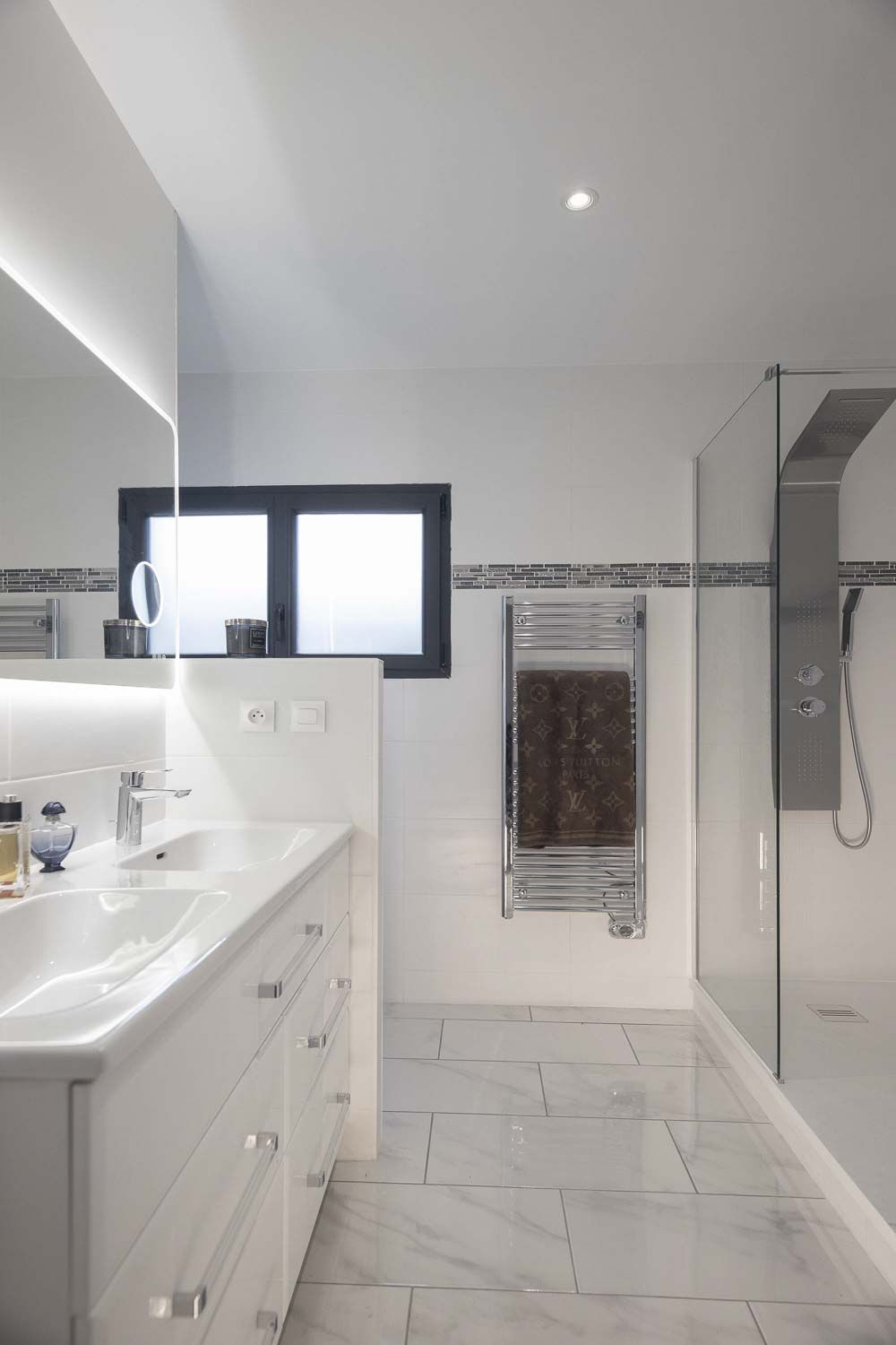 inspiration marbre blanc, salle d'eau/ pureté, salle de bain moderne