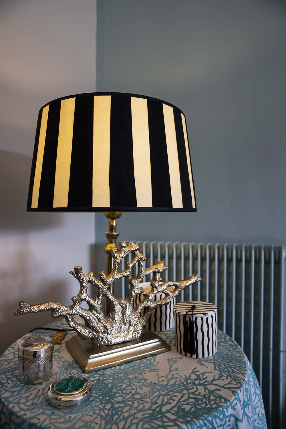 ambiance corail, lampe dorée corail, atmosphère de la mer